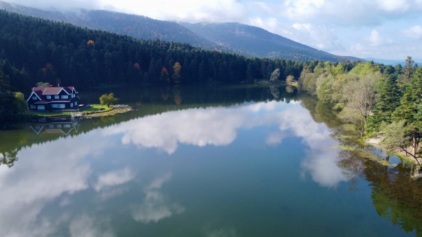 Foto - Gölcük Tabiat Parkı, misafirlerini sonbahar renkleriyle karşılıyor