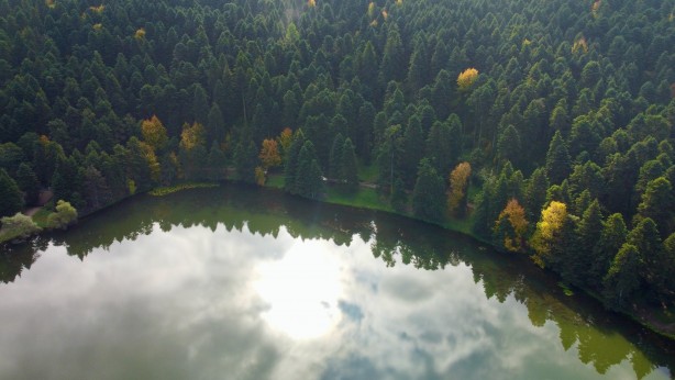 Foto - Gölcük Tabiat Parkı, misafirlerini sonbahar renkleriyle karşılıyor