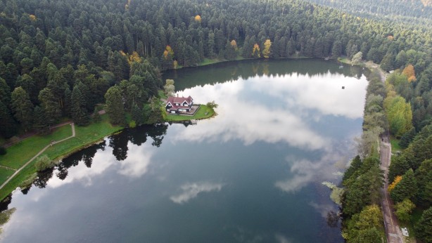 Foto - Gölcük Tabiat Parkı, misafirlerini sonbahar renkleriyle karşılıyor
