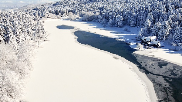 Foto - Gölcük Tabiat Parkı'nda mest eden manzara