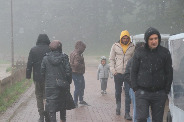 Foto - Gölcük Tabiat Parkı'nda Nisan ayında kar sürprizi