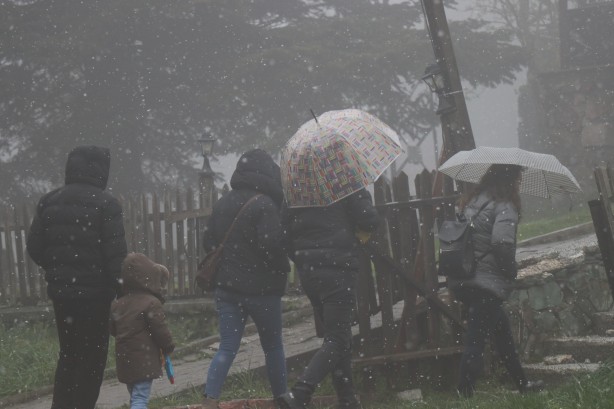 Foto - Gölcük Tabiat Parkı'nda Nisan ayında kar sürprizi