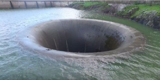 Foto - Göldeki çukurla ilgili iddia dudak uçuklatıyor!