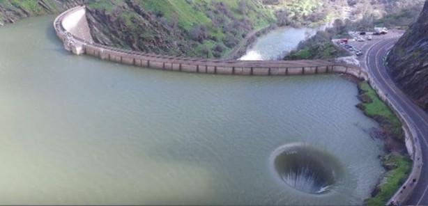 Foto - Göldeki çukurla ilgili iddia dudak uçuklatıyor!