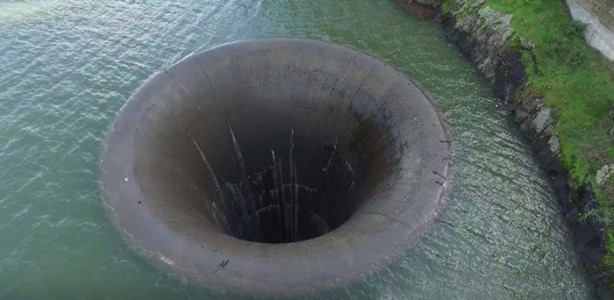 Foto - Göldeki çukurla ilgili iddia dudak uçuklatıyor!