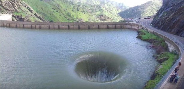 Foto - Göldeki çukurla ilgili iddia dudak uçuklatıyor!