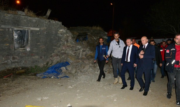 Foto - Göle’de köylerde deprem sonrası bazı evlerde çatlama ve göçük oluştu