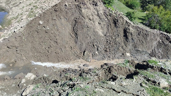 Foto - Gölet taştı, araziler sular altında kaldı