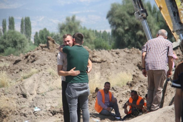 Foto - Gölete düşen iş makinesinin operatörü hayatını kaybetti