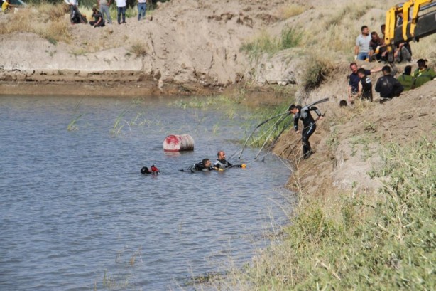 Foto - Gölete düşen iş makinesinin operatörü hayatını kaybetti