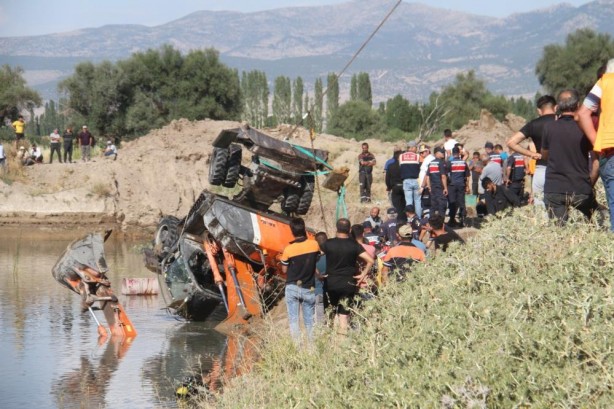 Gölete düşen iş makinesinin operatörü hayatını kaybetti