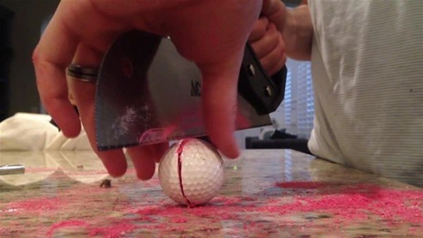 Foto - Golf topunun içinden bakın ne çıktı!