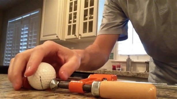 Foto - Golf topunun içinden bakın ne çıktı!