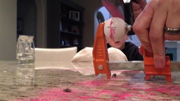 Foto - Golf topunun içinden bakın ne çıktı!