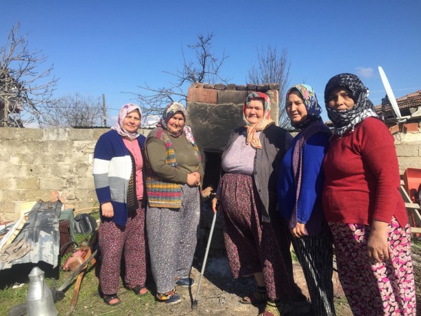 Foto - Gölmarmara’da köylüler bu kez depremzedeler için fırınlarını yaktı