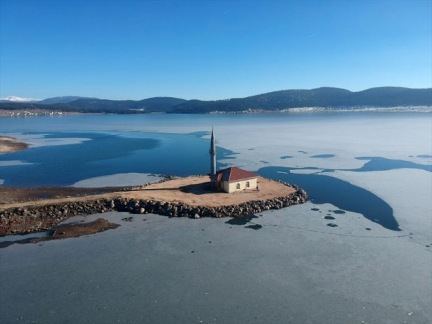 Foto - Gölün ortasındaki cami ibadete açıldı
