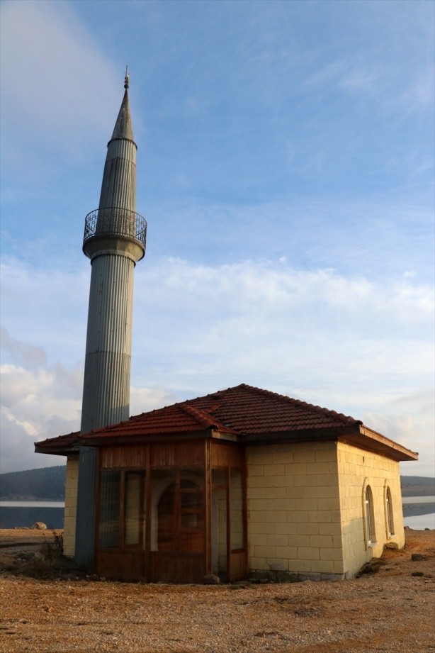 Foto - Gölün ortasındaki cami ibadete açıldı