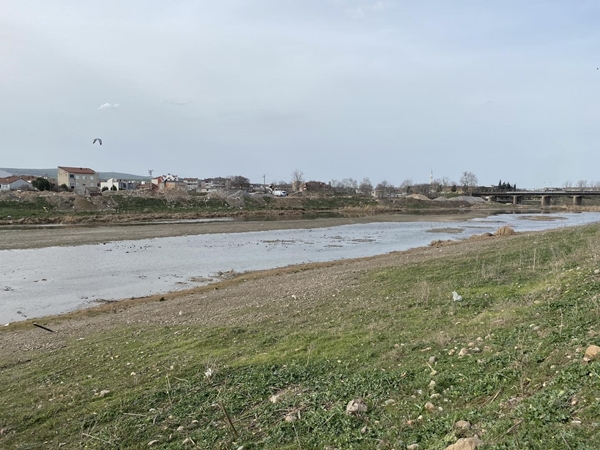 Foto - Gönen çayında korkutan görüntü! Son yılların en düşük seviyesinde