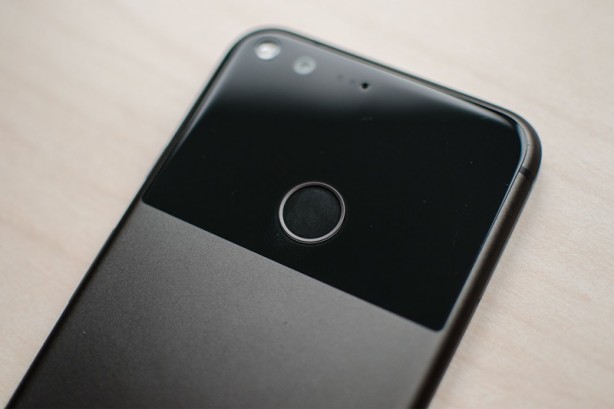 Foto - Google'ın yeni telefonu 1 dakikada hacklendi
