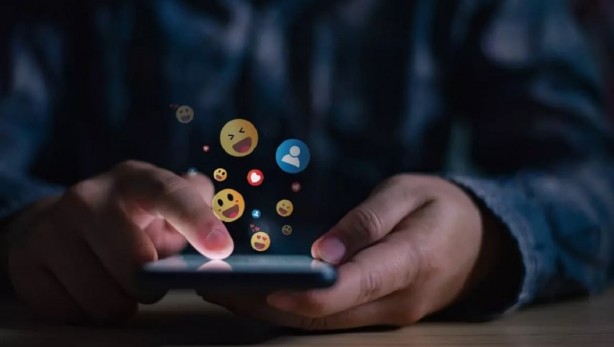 Foto - Google yeni özelliği duyurdu: Mesajlaşmalara selfie eklenecek