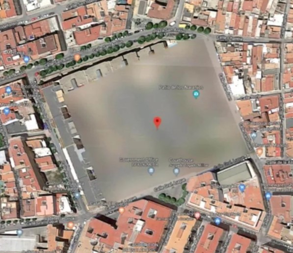 Foto - Google Maps'te yasaklı olan bir diğer konum ise İspanya'da yer alan Patio de los Naranjos oluyor. Hükümet binalarının bulunduğu alan tamamen engelli durumda. 