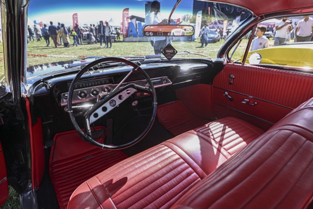 Foto - Gören 'ah keşke benim olsa diyor... Otomobil sevdalıları oraya akın etti