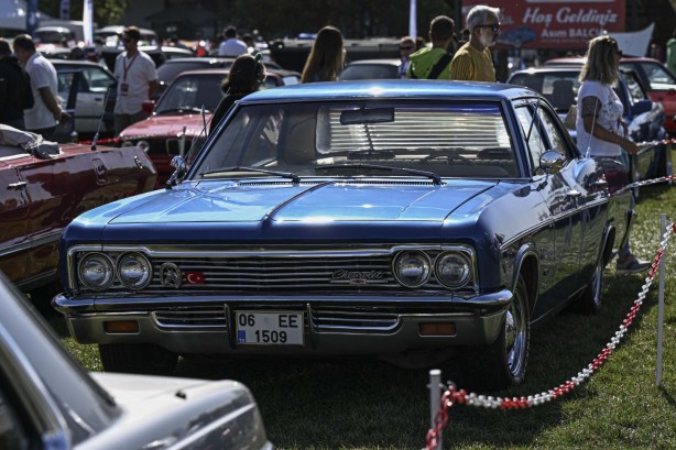 Foto - Gören 'ah keşke benim olsa diyor... Otomobil sevdalıları oraya akın etti