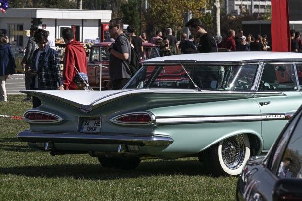 Foto - Gören 'ah keşke benim olsa diyor... Otomobil sevdalıları oraya akın etti