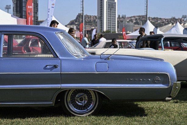 Foto - Gören 'ah keşke benim olsa diyor... Otomobil sevdalıları oraya akın etti