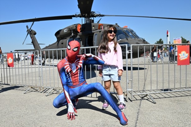 Foto - Gören bir daha baktı! TEKNOFEST’e damga vuran görüntüler… ‘Adana Kralı’ da sahnede 