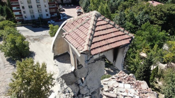 Foto - Gören dönüp bir daha bakıyor! Deprem sonrası hayrete düşüren görüntü