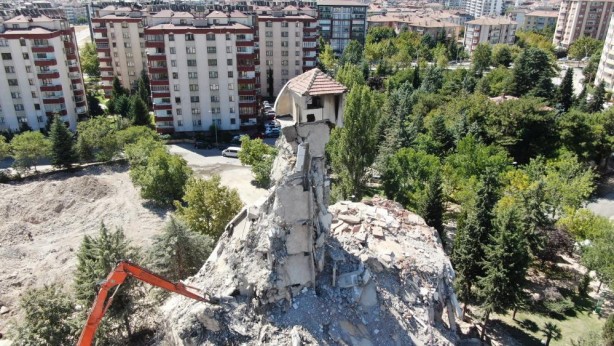 Foto - Gören dönüp bir daha bakıyor! Deprem sonrası hayrete düşüren görüntü