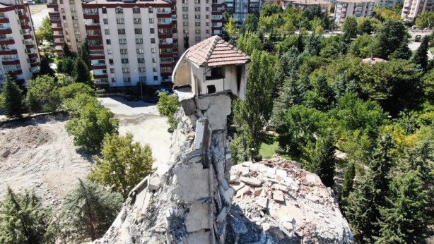 Foto - Gören dönüp bir daha bakıyor! Deprem sonrası hayrete düşüren görüntü