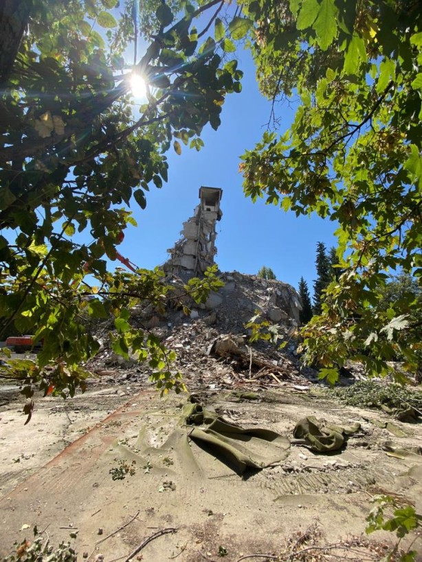 Gören dönüp bir daha bakıyor! Deprem sonrası hayrete düşüren görüntü