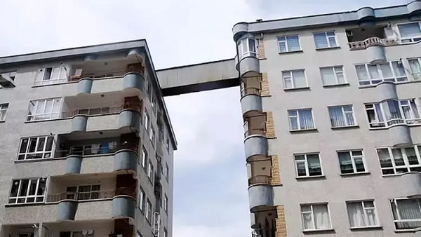 Foto - Gören dönüp tekrar bakıyor! İşte birbirinden ilginç o binalar