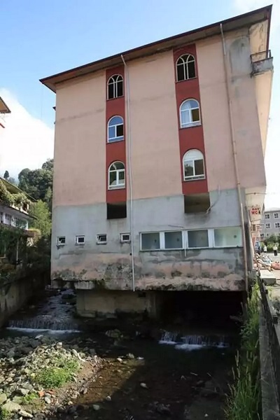 Foto - Gören dönüp tekrar bakıyor! İşte birbirinden ilginç o binalar