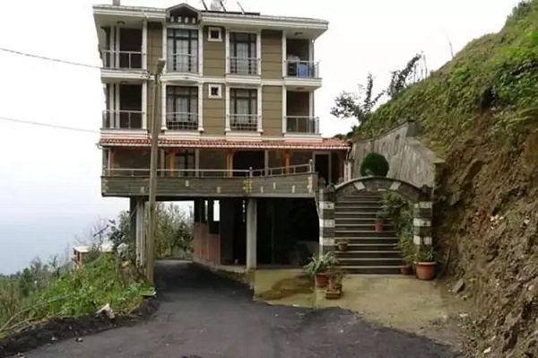 Foto - Gören dönüp tekrar bakıyor! İşte birbirinden ilginç o binalar