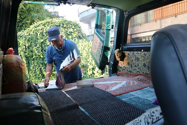 Foto - Gören fotoğraf çektirmek istiyor! Bu araç için ev teklif ettiler