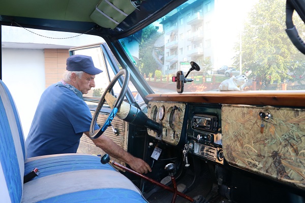 Foto - Gören fotoğraf çektirmek istiyor! Bu araç için ev teklif ettiler