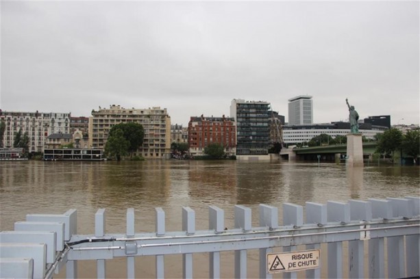 Foto - Gören kameraya sarıldı!