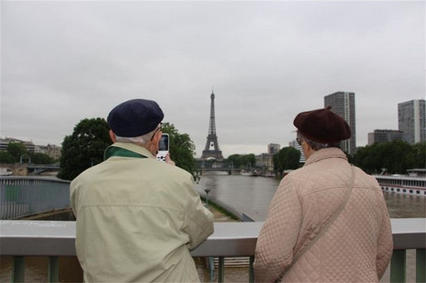 Foto - Gören kameraya sarıldı!