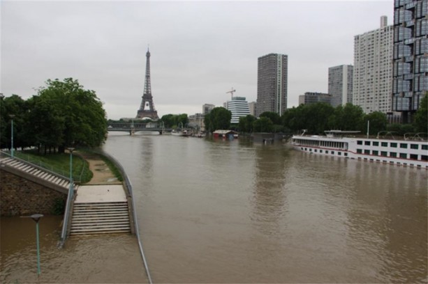 Foto - Gören kameraya sarıldı!