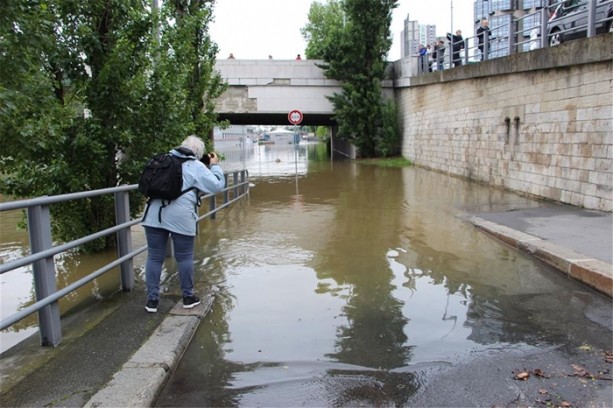 Foto - Gören kameraya sarıldı!