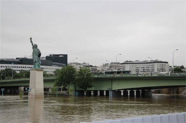 Foto - Gören kameraya sarıldı!