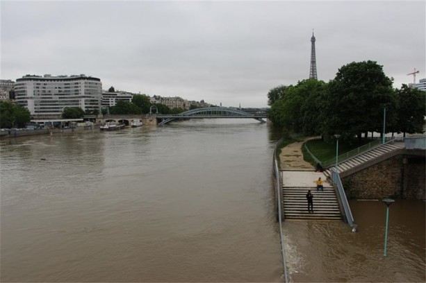 Foto - Gören kameraya sarıldı!