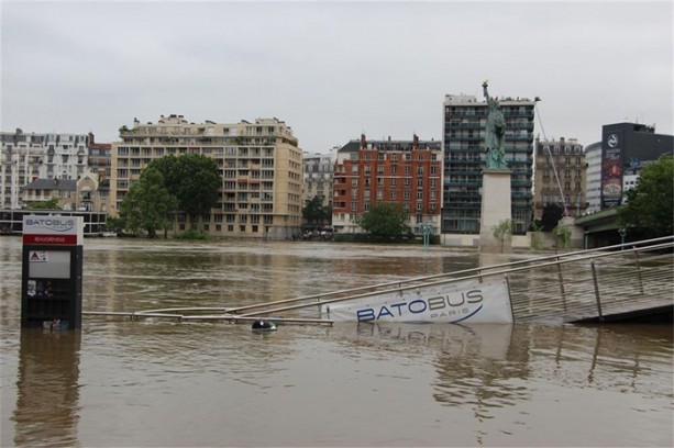 Foto - Gören kameraya sarıldı!