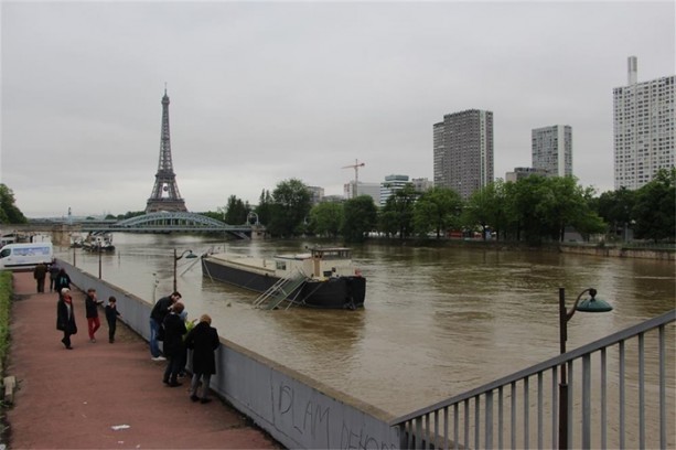 Foto - Gören kameraya sarıldı!