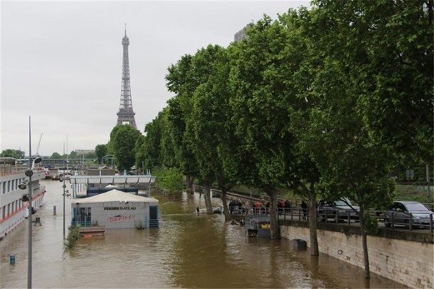 Foto - Gören kameraya sarıldı!
