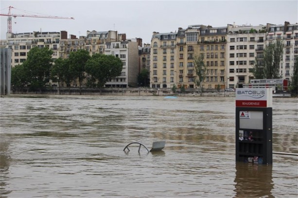 Foto - Gören kameraya sarıldı!
