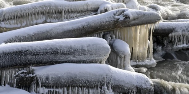 Foto - Gören şok oldu! Dünyanın en büyük Niagara şelaleleri dondu